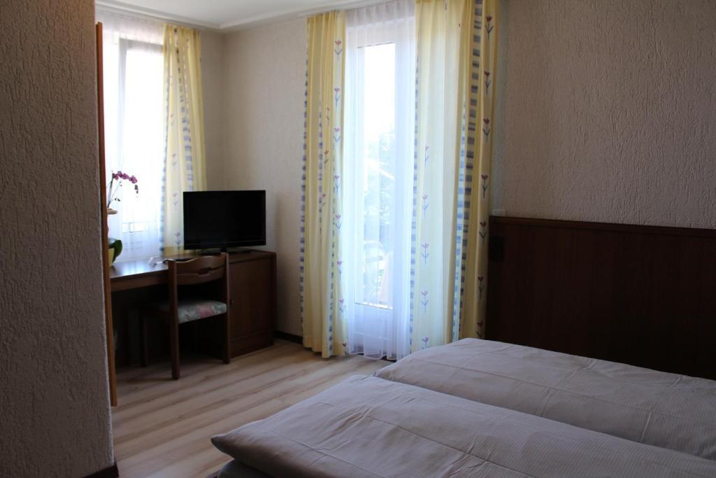 Hotel Glaernisch Hof Horgen Room photo