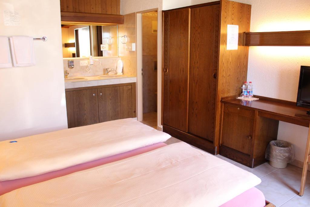 Hotel Glaernisch Hof Horgen Room photo